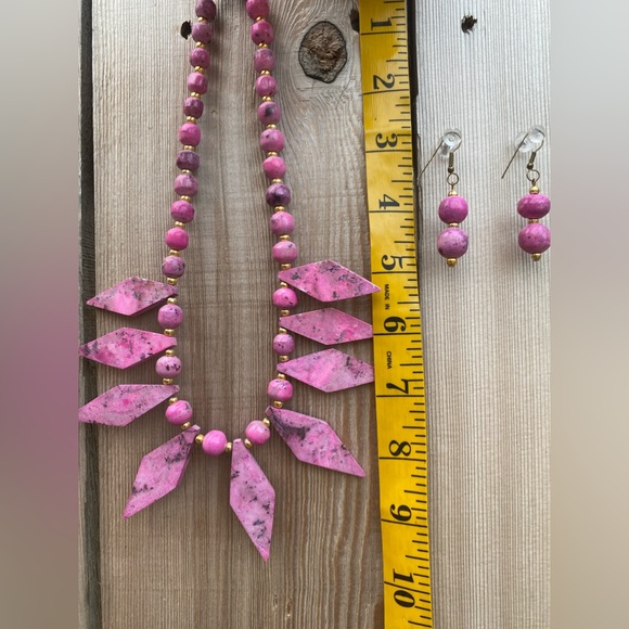 Pink Rhodonite Sphere Diamond Shape Gemstone Choker Bib Necklace and Ear… - Picture 5 of 6